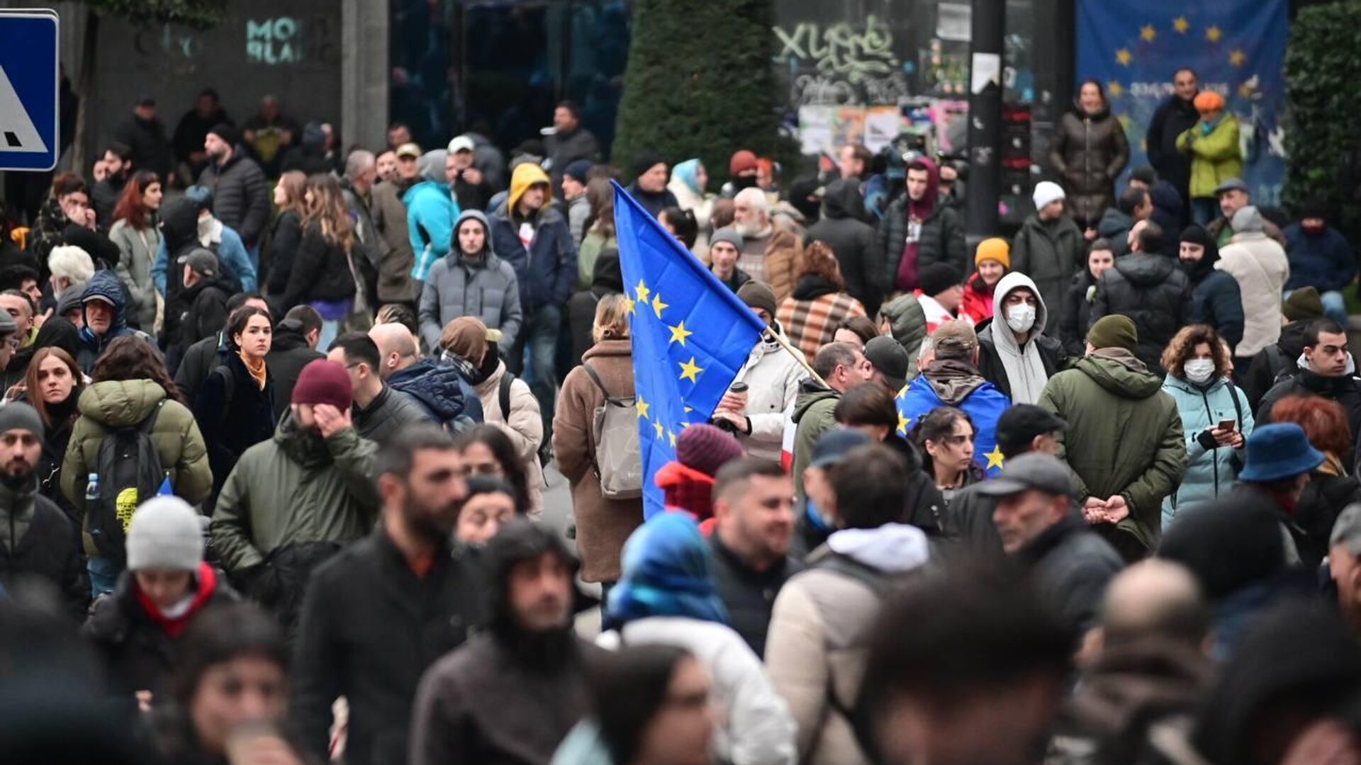 Акция протеста у здания парламента Грузии 25 ноября, во время первого заседания - Sputnik Грузия, 1920, 24.12.2024