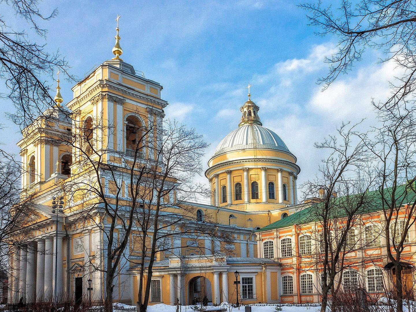 Спб александро невская лавра. Александро-Невская Лавра в Санкт-Петербурге. Свято Троицкая Александро Невская Лавра монастырь. Троицкий Александро-Невский монастырь Санкт-Петербург.