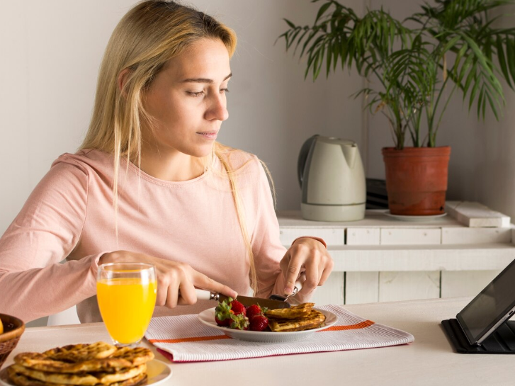 Компульсивное переедание: последствия для мозга и здоровья