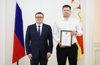 Алексей Текслер вручил государственные и региональные награды южноуральцам. Автор фото - Наиль Фаттахов 