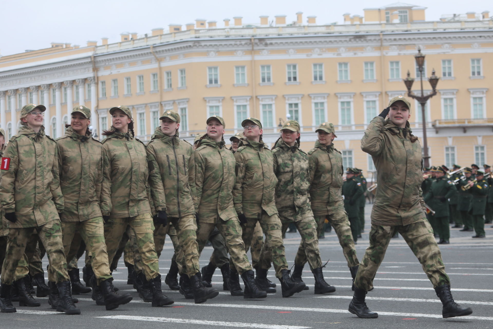 Парад спб 9 мая 2024 трансляция. Репетиция парада. Репетиция парада в Питере. Парад на Дворцовой площади. День Победы парад.