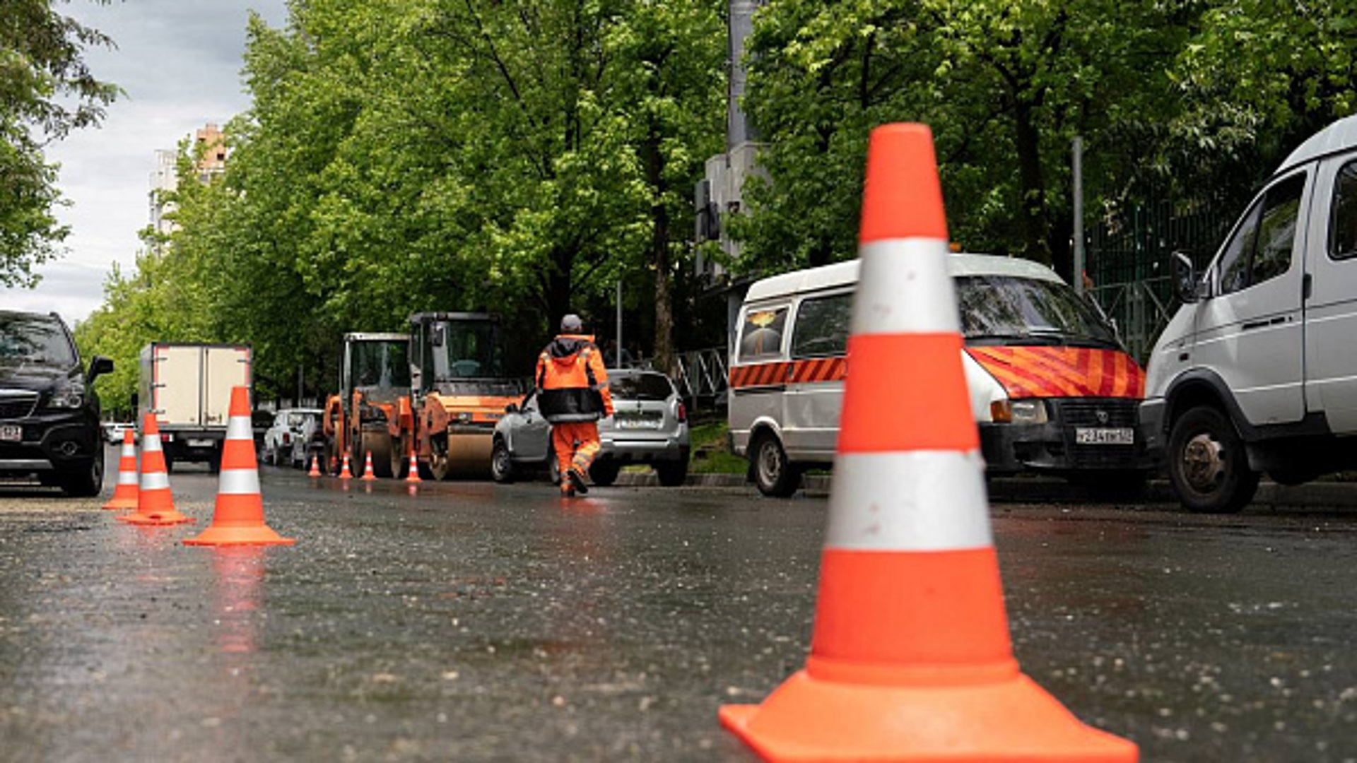 Чп сочи. Дорожные работы. Дорога в движении. Безопасные дороги. Машины городских служб.