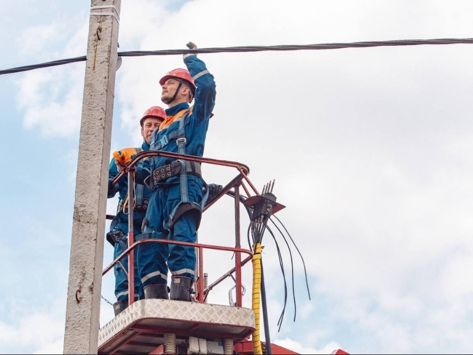 В Солнечногорске спилят лишнее: где и в какое время 8 декабря будут работать энергетики