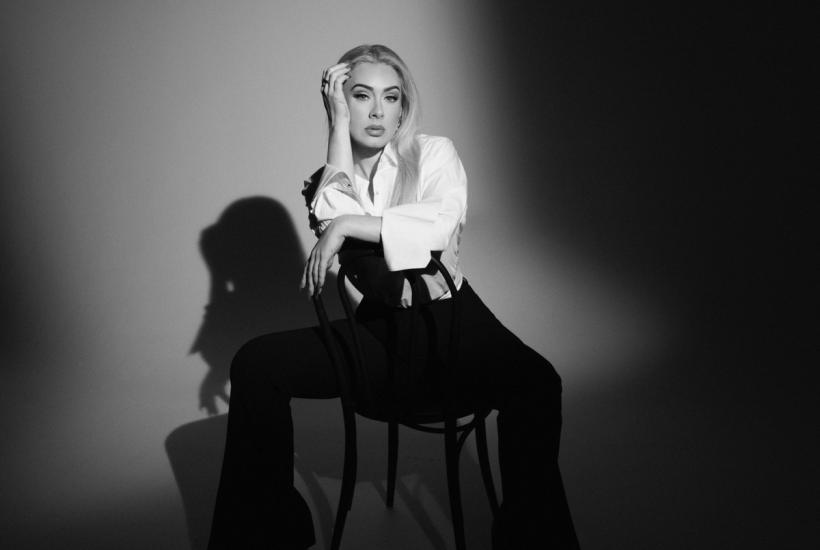 Певица Адель