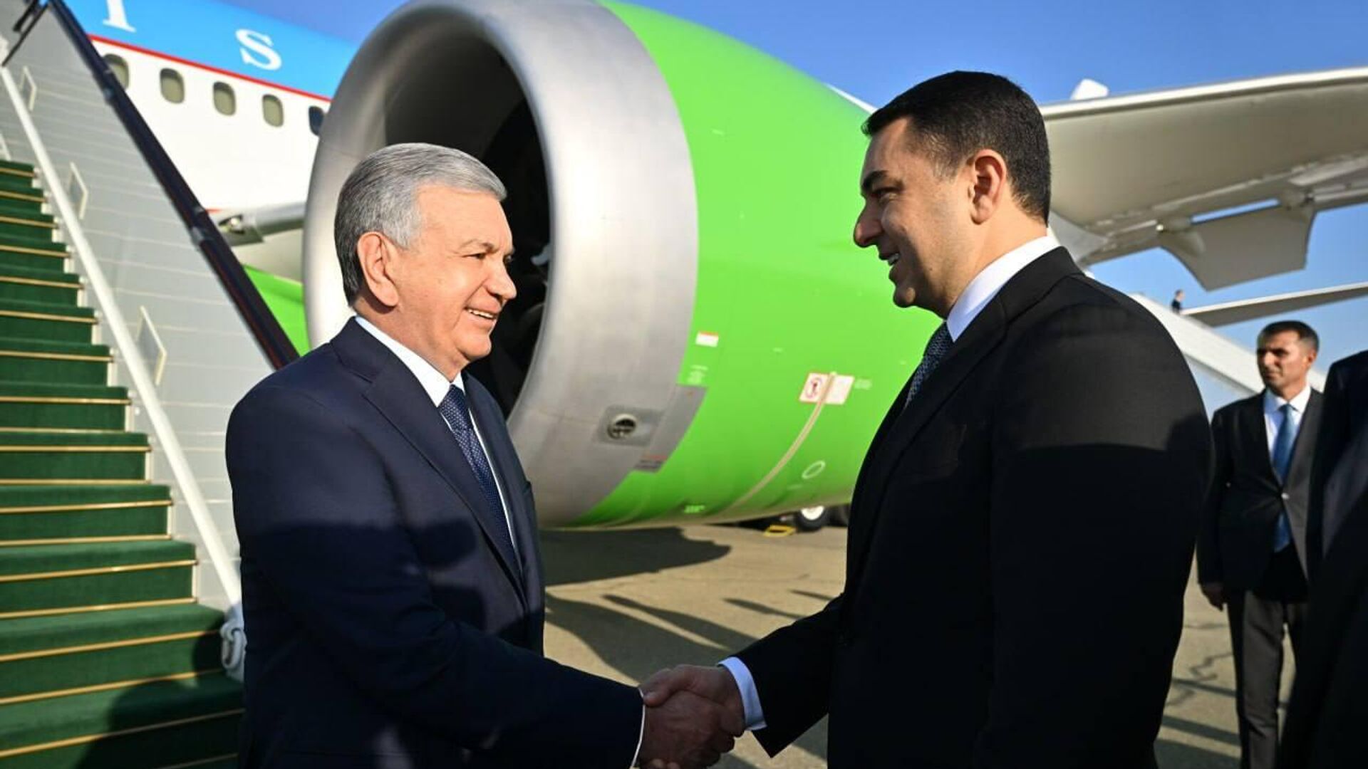 Президент Узбекистана Шавкат Мирзиёев прибыл в Азербайджан - Sputnik Узбекистан, 1920, 07.10.2025