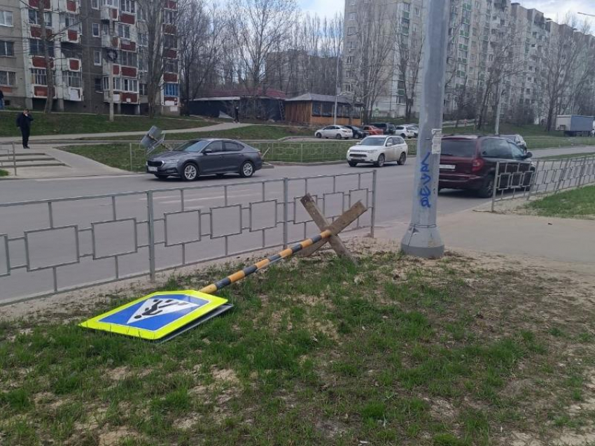 Цикличное исчезновение дорожных знаков озадачило жителей Коминтерновского района Воронежа