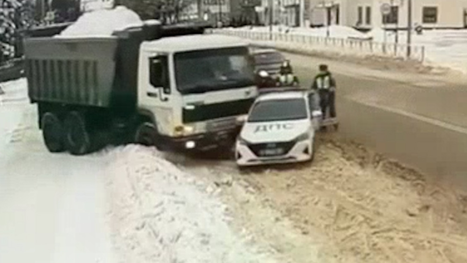 Грузовик сбил двух пешеходов в Ногинске