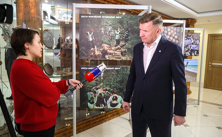 Открытие выставки (15:00, холл 7-го этажа), посвященной проекту по очистке арктических территорий «Чистая Арктика»