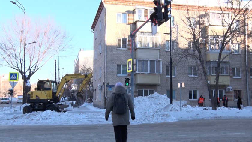 Снежный накат и гололед продолжают угрожать безопасности благовещенцев - gtrkamur.ru