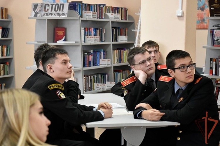 В Уральском округе Росгвардии прошли патриотические мероприятия с молодежью
