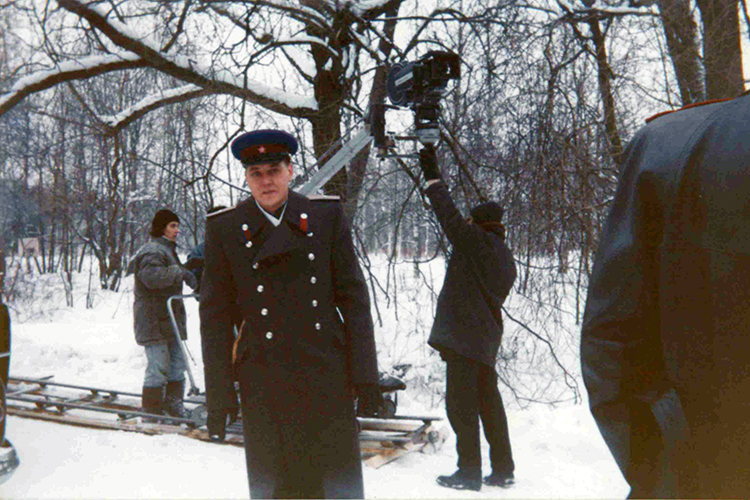 «В 1994 году, будучи офицером, я ушел из армии и в этот период попал на съемочную площадку Алексея Германа, который снимал фильм «Хрусталев, машину!». Я играл в картине эпизодическую роль»