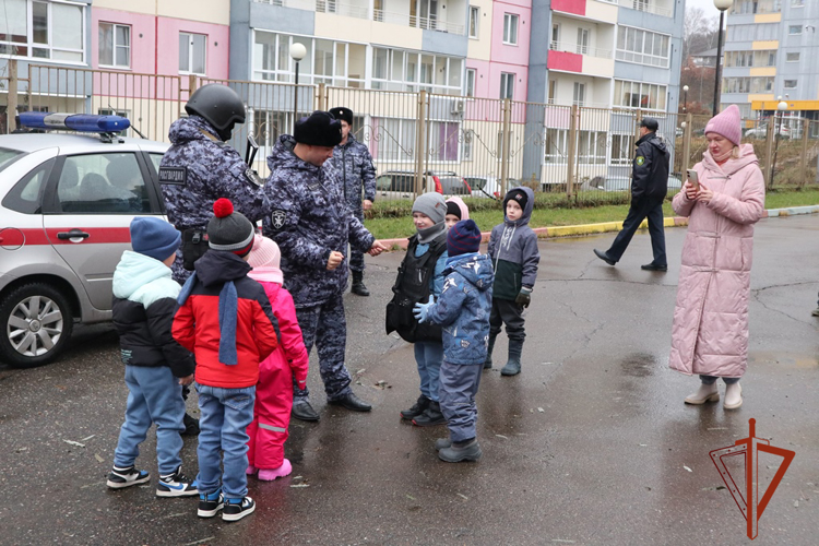 Юные жители Томской области познакомились с деятельностью Росгвардии 