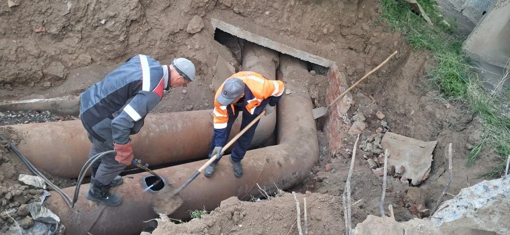 Ремонт трубопровода, фото: Администрация Новотроицка