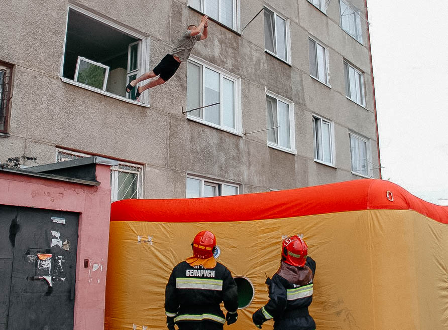 «Общежитие без пожара»: в Молодечно спасатели провели масштабное профилактическое мероприятие