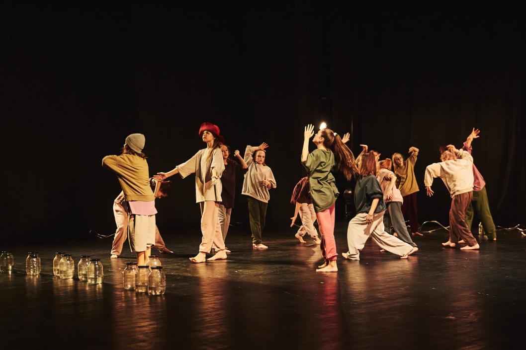 A visit to the theatre. Школьный театр. Театральная студия приглашает на спектакль. Театральное. Знание школьный театр.