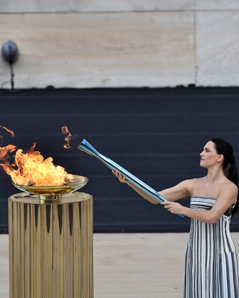 Огонь зимних Игр 2026 года прибыл в Рим