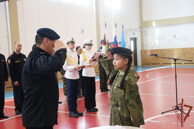 В школе Якутска открылся военно-патриотический класс «Гвардейская смена» 