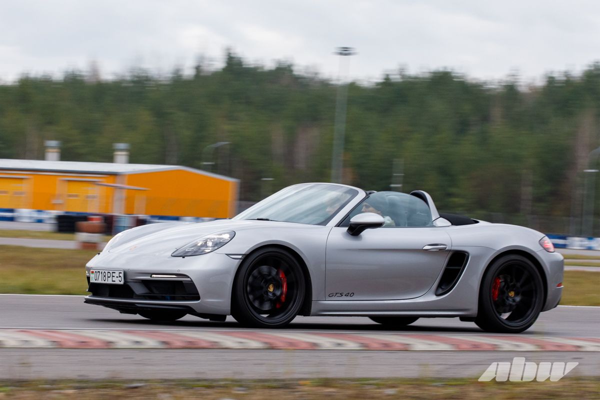Кто на Boxster, кто на Corvette: смотрите, какие авто приехали на трек-день под Минском