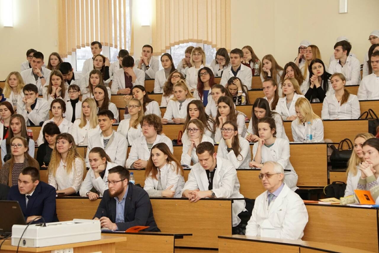 Мединститут отзывы. Вуз. Молодые студенты. Студенты России. Один студент в двух вузах.