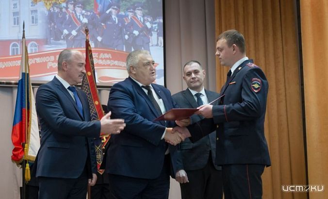 В Орле лучшим сотрудникам органов внутренних дел вручили награды