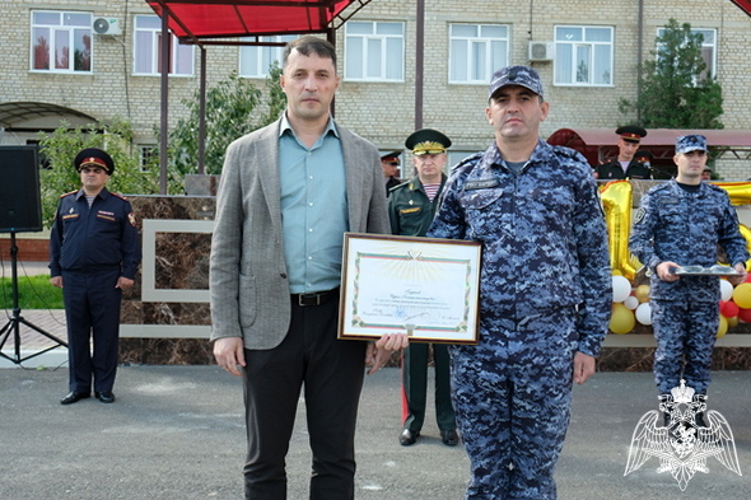 Специальный моторизованный полк махачкалинского соединения Росгвардии отметил 15-летие со дня образования
