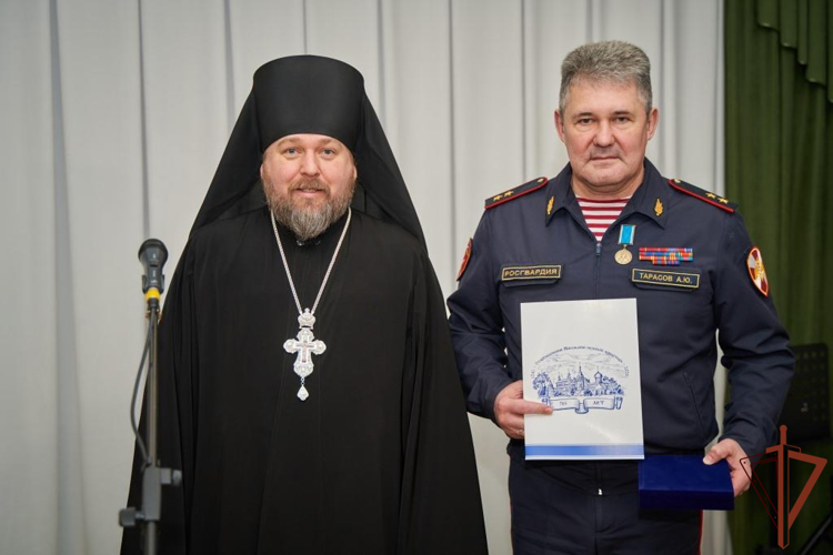 Заслуженному ветерану ведомства торжественно вручили медаль Росгвардии в Ленинградской области