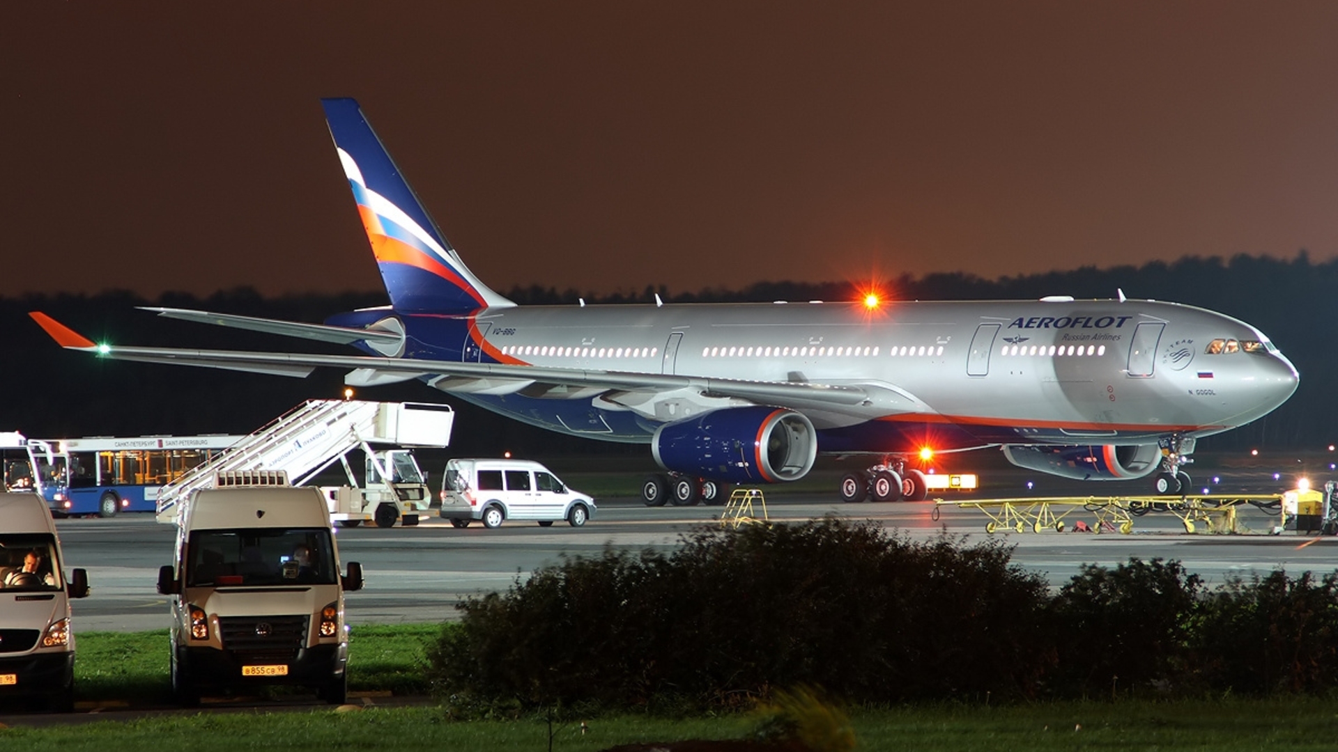 Москва ровно самолет. Airbus a330 Аэрофлот. Пассажирский самолет Аэрофлот Airbus 330. Airbus a 330 Россия авиакомпания. А330 Аэрофлот в Шереметьево.