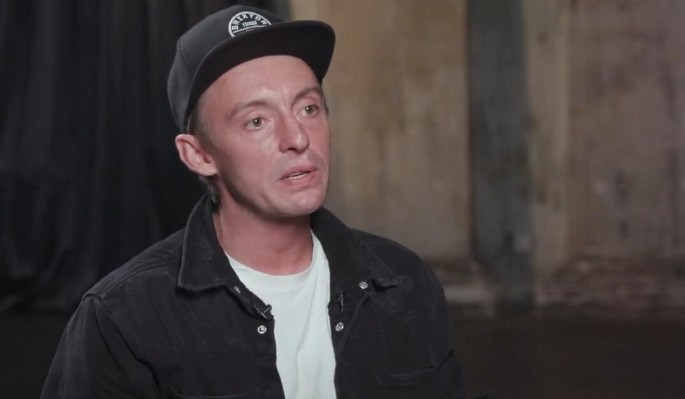 Актер Илья Дель выпал из окна и находится в реанимации: что известно о его состоянии