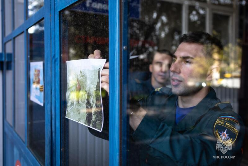 Глядя в Окна Победы