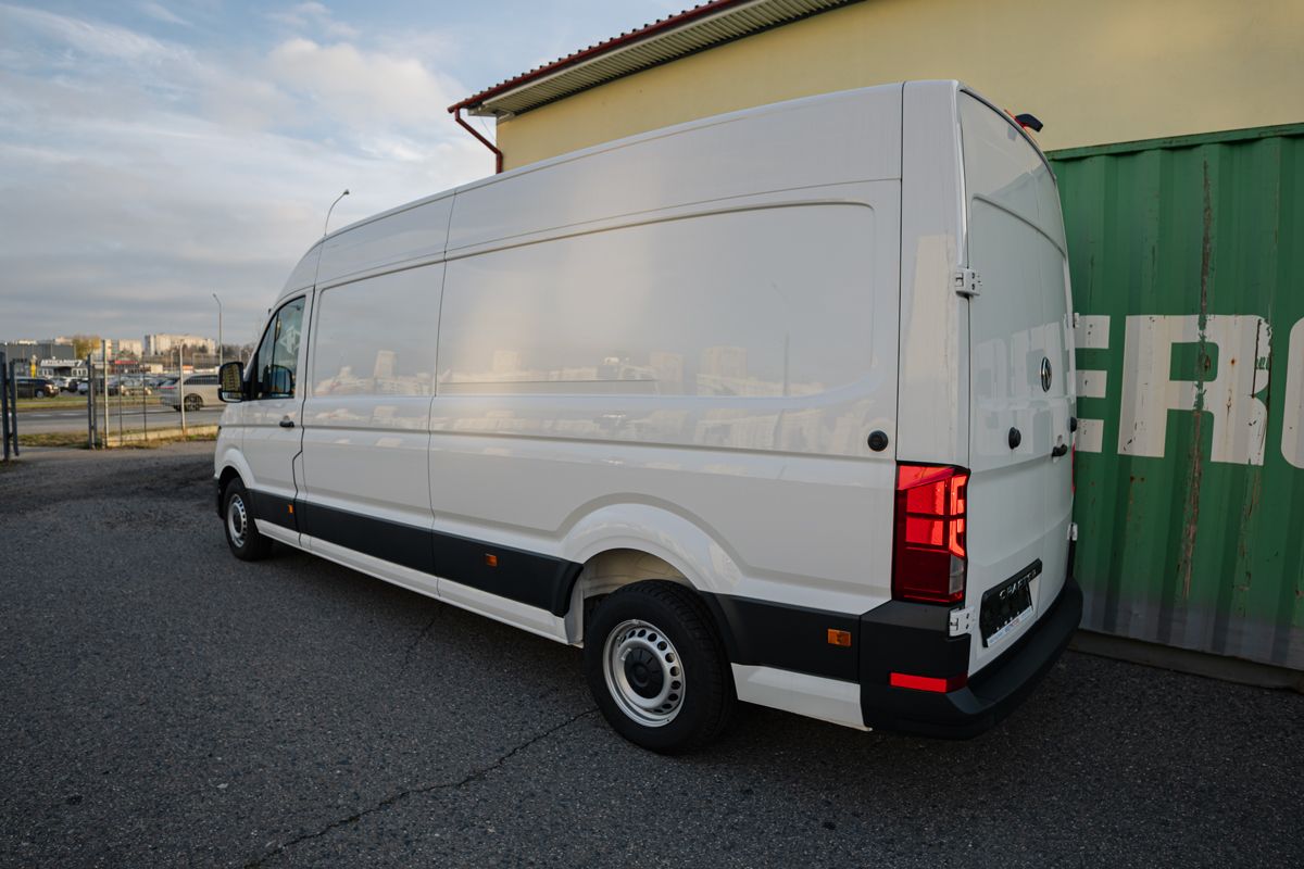 На дорогах заметили новые фургоны из Европы и Китая – как они приезжают в Беларусь