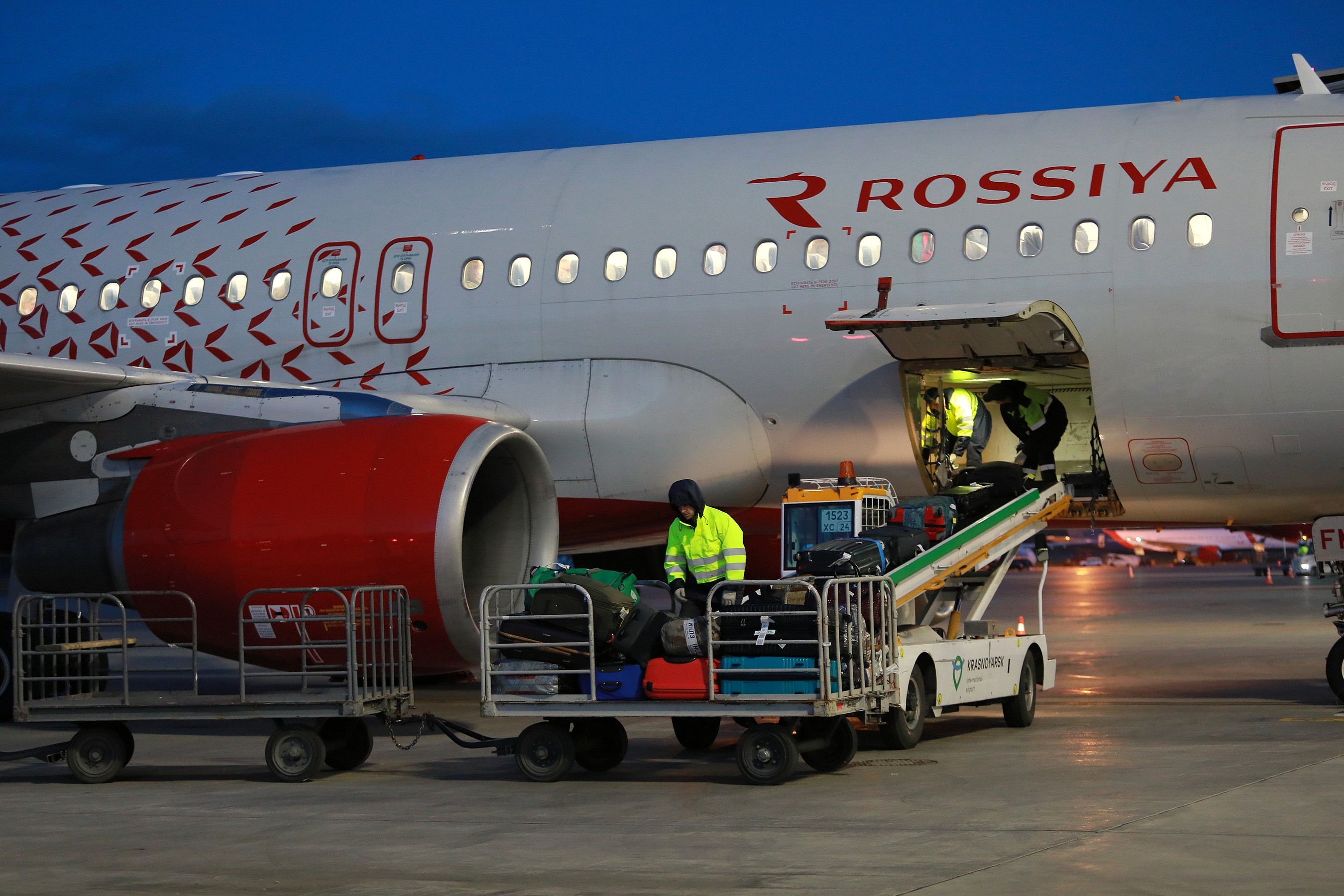 Самолет Красноярск. Красноярск авиа. Нерюнгри Красноярск авиабилеты. Баку-Красноярск авиабилеты прямой рейс.