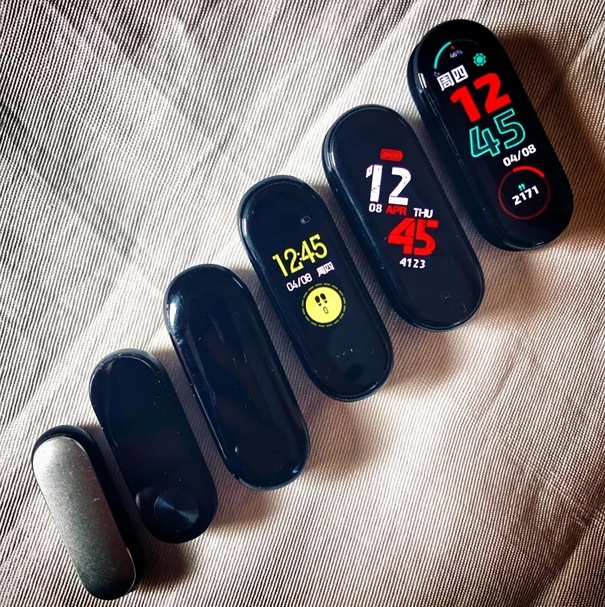 Mi band 8. Mi Band Эволюция. Эволюция mi Band 7pro. Эволюция фитнес браслетов. Xiaomi mi Evolution.