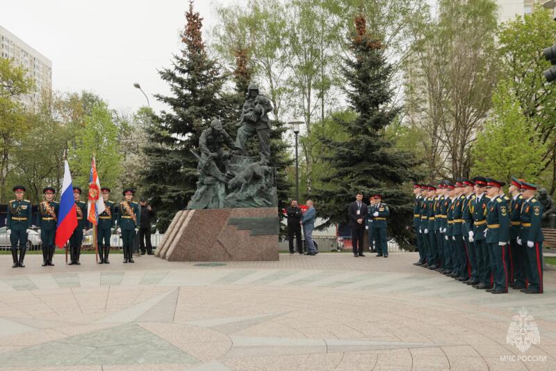 Руководство и сотрудники МЧС России отдали дань памяти воинам, погибшим в Великой Отечественной войне