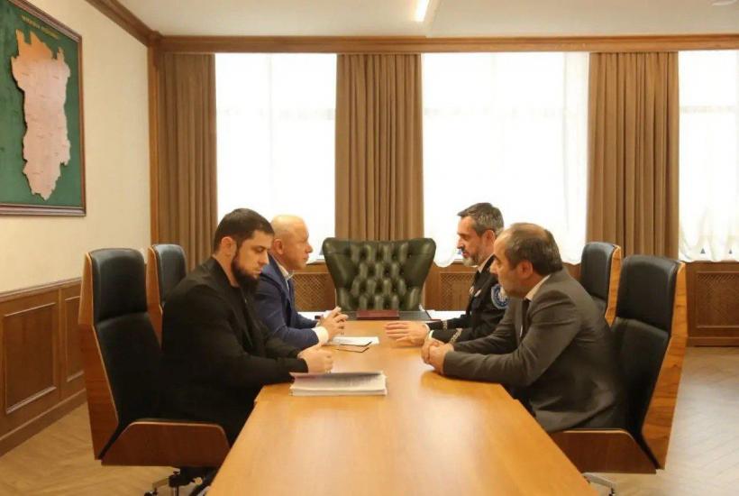 Встреча в Грозном атамана Всероссийского казачьего общества Виталия Кузнецова и руководителя администрации главы и правительства Чечни Галаса Таймасханова