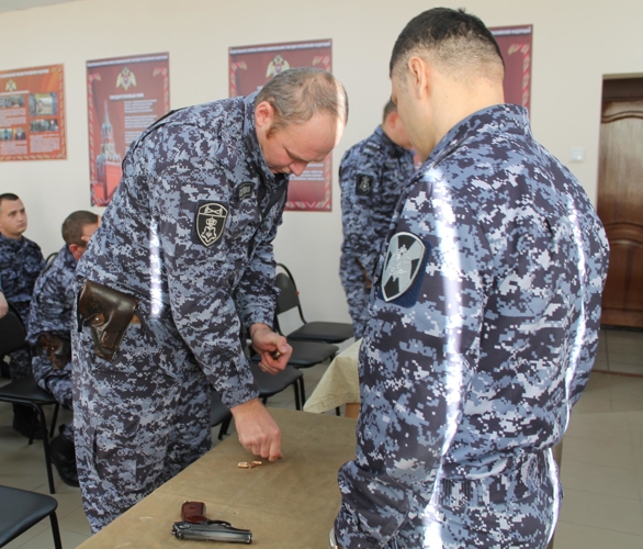 Личный состав вневедомственной охраны Управления Росгвардии по Оренбургской области успешно прошел итоговую проверку за летний период обучения