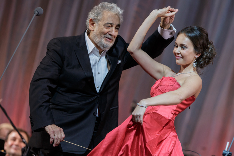 Тенора в Татарстан привезла оперная певица Аида Гарифуллина, победившая в номинации «Сопрано» его конкурса «Опералия»