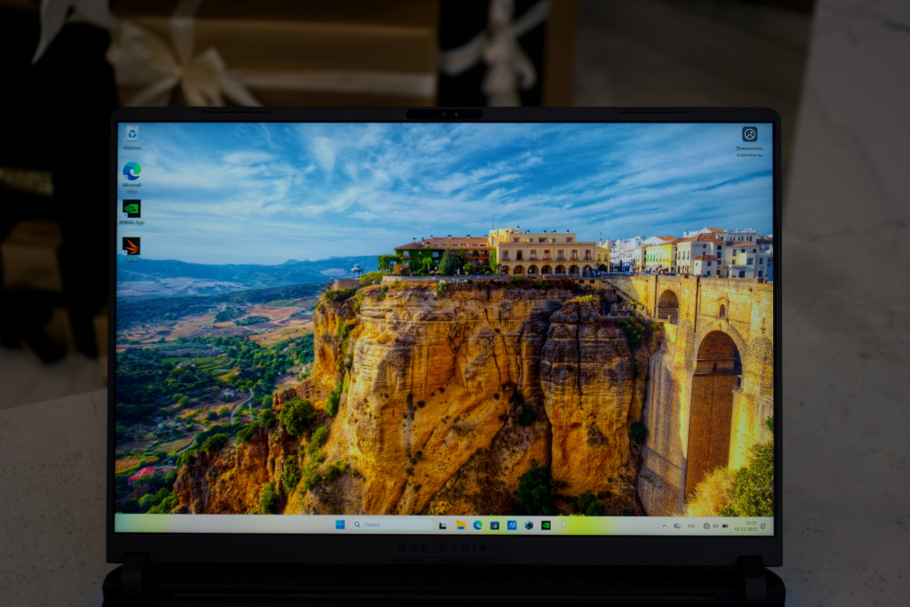 ASUS ROG Strix G16 (G615LR)