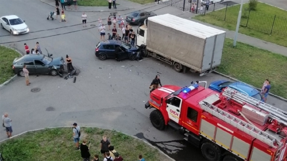 Понятные новости. ДТП В Красноярске в Солнечном. ДТП Саратов грузовик и автобус. ДТП Саратов автобус и самосвал.