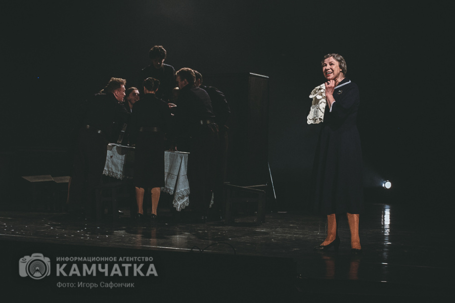 Предпремьерный показ спектакля «Завтра была война» на Камчатке (фоторепортаж). Фото: ИА «Камчатка» \ Игорь Сафончик. Фотография 12