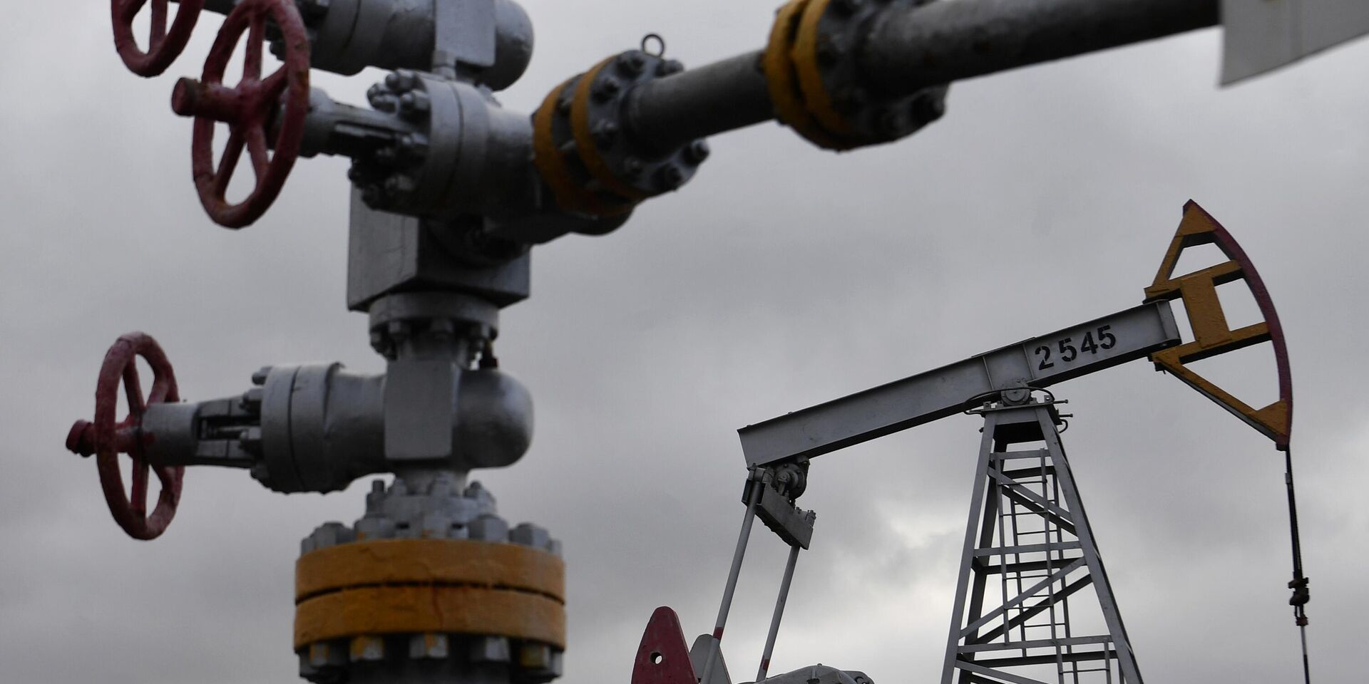 Нефтяные вышки в Татарстане - ИноСМИ, 1920, 21.08.2025