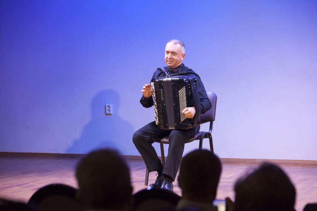 Заслуженный артист Юрий Шишкин дал мастер-классы курским педагогам и студентам