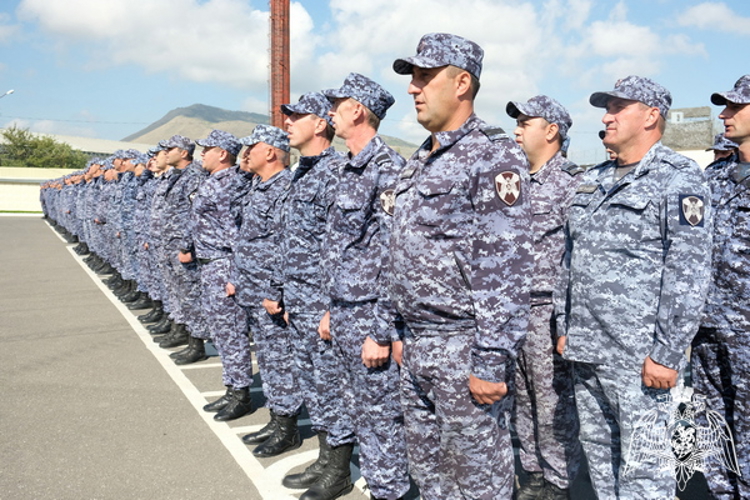 Специальный моторизованный полк махачкалинского соединения Росгвардии отметил 15-летие со дня образования