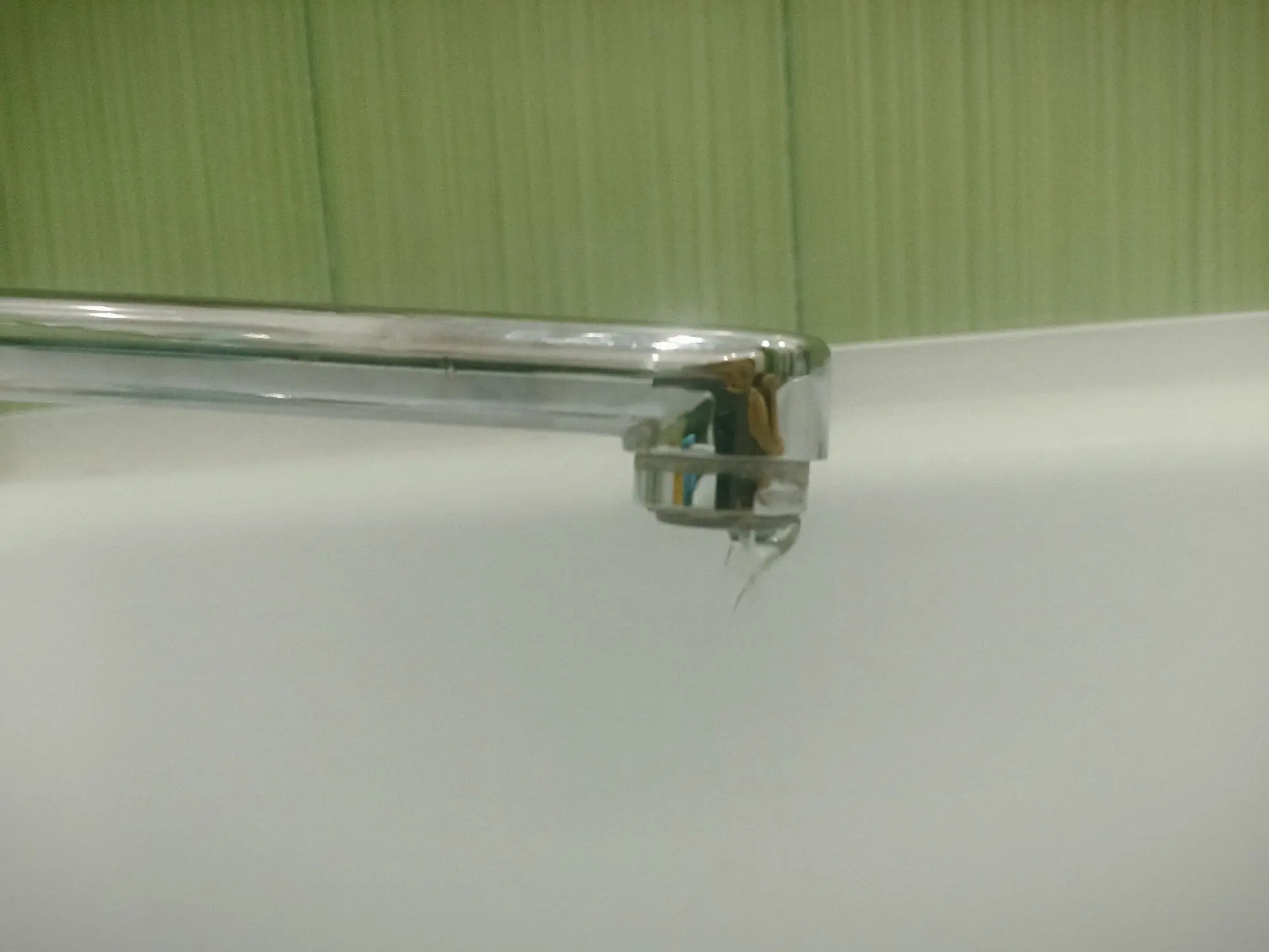 Жители поселка Ложок в Новосибирском районе остались без холодной воды в четверг. Отключение повторится в пятницу, сообщила УК «Академия комфорта».