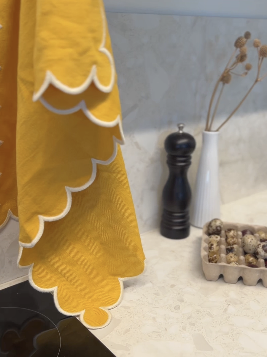 Платья Roses Lace и летний дроп 12 Storeez: что нового в коллекциях локальных брендов (фото 9)