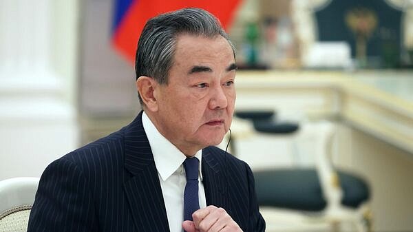 Китай готов работать с Россией для реализации договоренностей, заявил Ван И
