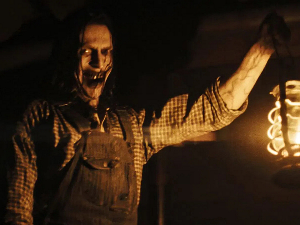 Кадр из фильма «Заклятие 4: Последний обряд». Режиссер Майкл Чавес. 2025 год