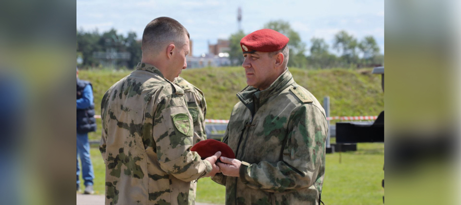 Генерал-полковник Юрий Яшин поздравил спецназовцев, которые успешно прошли квалификационное испытание на право ношения крапового берета (видео)