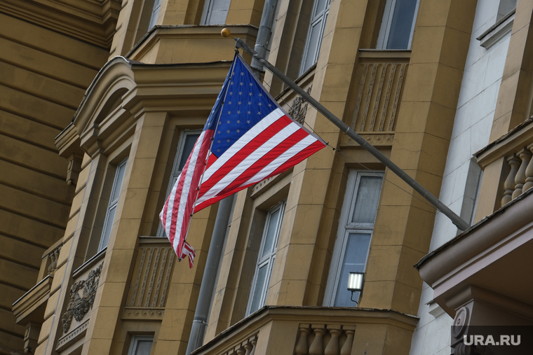 Виды Москвы. Москва , американский флаг, флаг сша, посольство сша