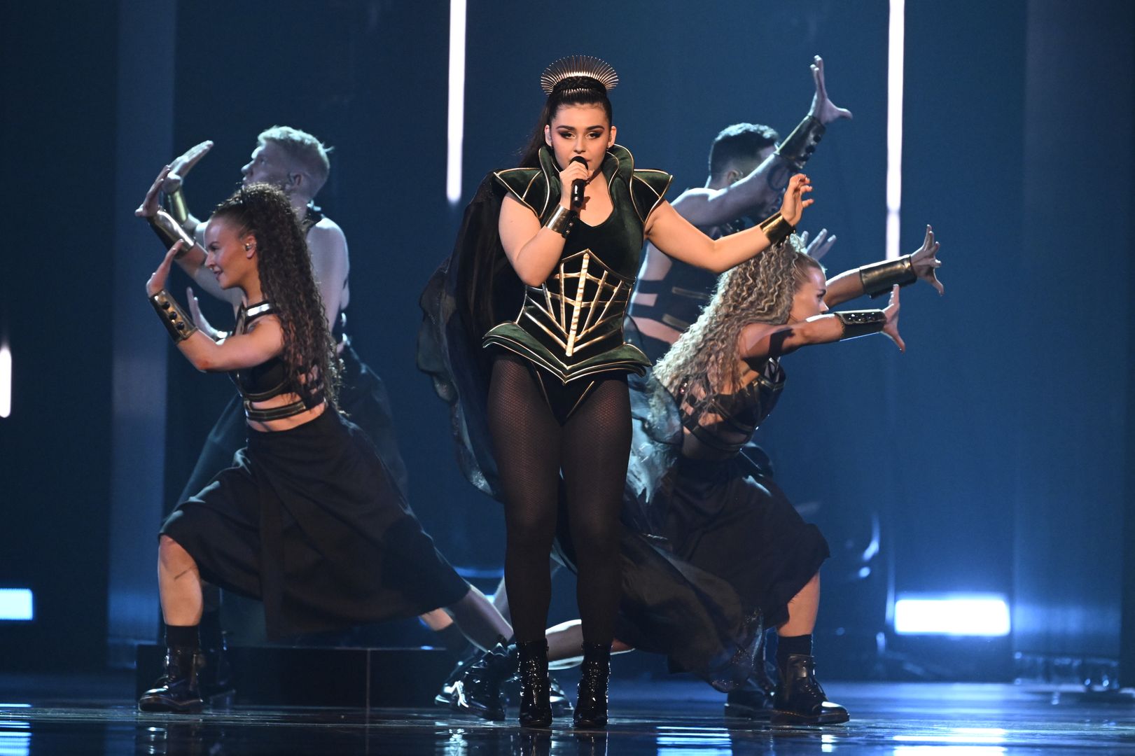 Евровидение 2023 первый полуфинал. Где проходило евровидение 2023. Евровидение 2023. Костюмы для ведущих. Лорин 2012 евровидение швеция.