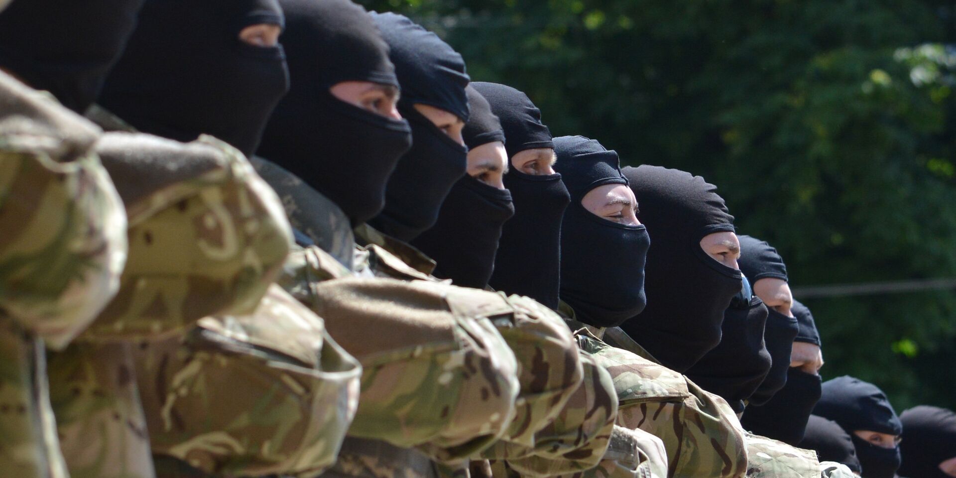 Бойцы батальона “Азов”* принимают присягу на верность Украине на Софийской площади в Киеве - ИноСМИ, 1920, 18.10.2025